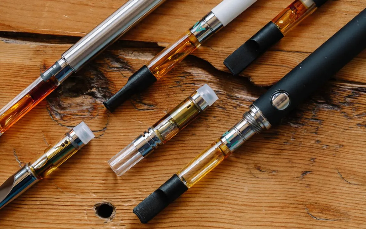 Thick, Clear, Gold Oil Defines Muha meds vape
